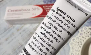 Krem Cremobaza 50% na zrogowacenia. Instrukcja użycia i informacje o ewentualnych skutkach ubocznych.