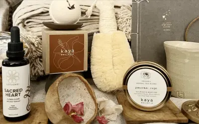 Kaya Holistic oferuje produkty do holistycznej pielęgnacji: eliksir Sacred Heart, herbatę Sonoran Rose, naturalne kosmetyki i akcesoria.