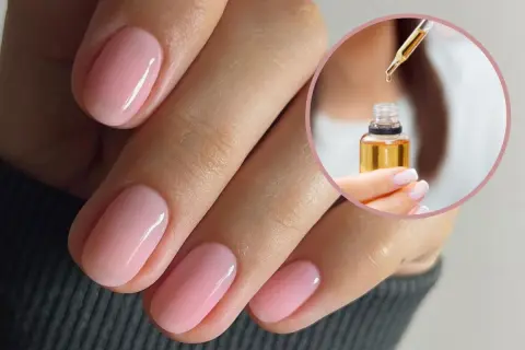 Zadbaj o swoje paznokcie z olejkiem rycynowym. Delikatne, różowe paznokcie i kropla olejku w buteleczce.