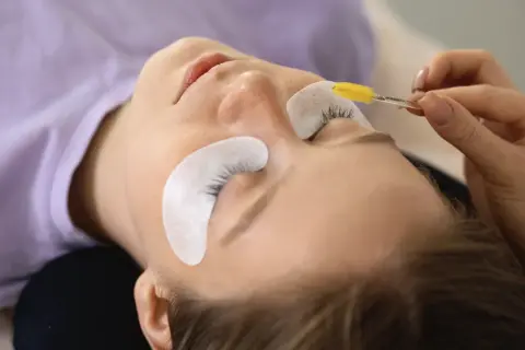 Naturalne, ale wyraziste: dlaczego stylizacja 1:1 wciąż króluje w salonach?