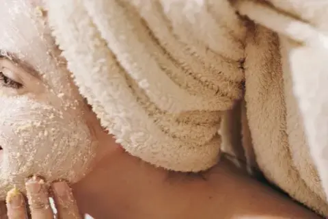 Jaki peeling do cery dojrzałej? Odkryj najlepsze opcje dla zdrowia skóry