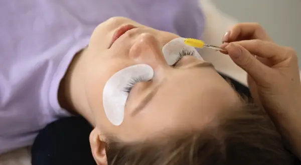 Naturalne, ale wyraziste: dlaczego stylizacja 1:1 wciąż króluje w salonach?