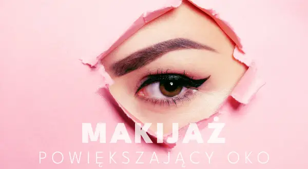 Oko z perfekcyjnym makijażem, podkreślone kreską i długimi rzęsami, daje efekt otwartego oka. Różowe tło.