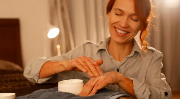 Konopie w pielęgnacji i domowym rytuale wellness: jak czytać składy i wybierać świadomie?
