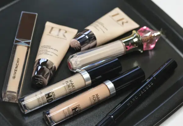 Korektor pod oczy ranking: Givenchy, Make Up For Ever Ultra HD, HR Magic Concealer i inne kosmetyki do makijażu.
