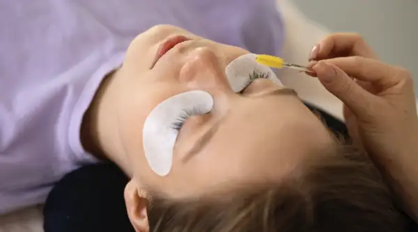Naturalne, ale wyraziste: dlaczego stylizacja 1:1 wciąż króluje w salonach?
