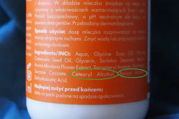Składniki INCI: Aqua, Glycine Soja Oil, Ricinus Communis Seed Oil, Glycerin, Sorbitan Stearate, Arnica Montana Flower Extract, Tocopheryl Acetate, Panthenol, Sucrose Cocoate, **Cetearyl Alcohol**, Benzyl Alcohol, Dehydroacetic Acid.
